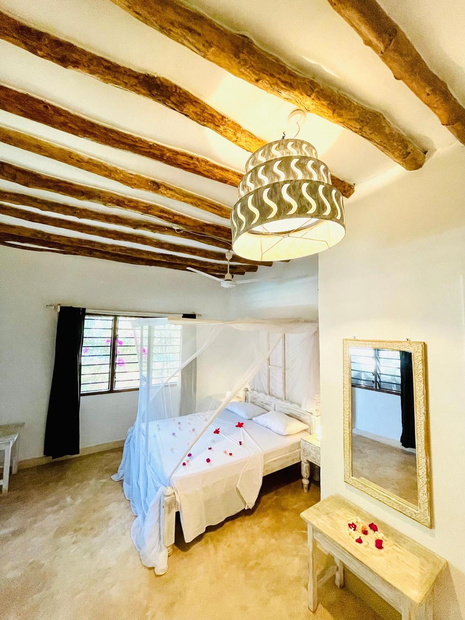 Nyumba Ya Afrika Bed & Breakfast Watamu Exterior photo