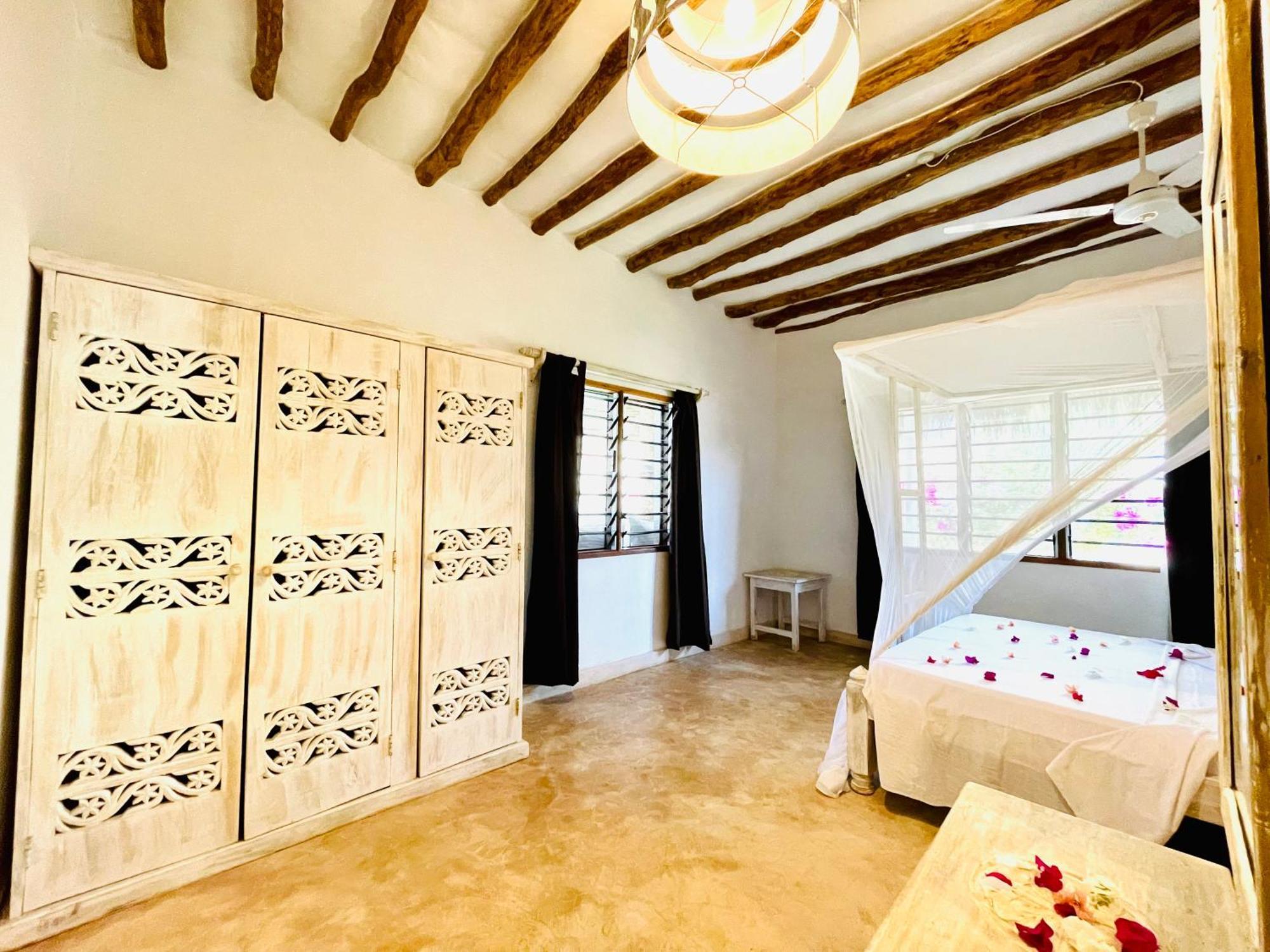 Nyumba Ya Afrika Bed & Breakfast Watamu Exterior photo