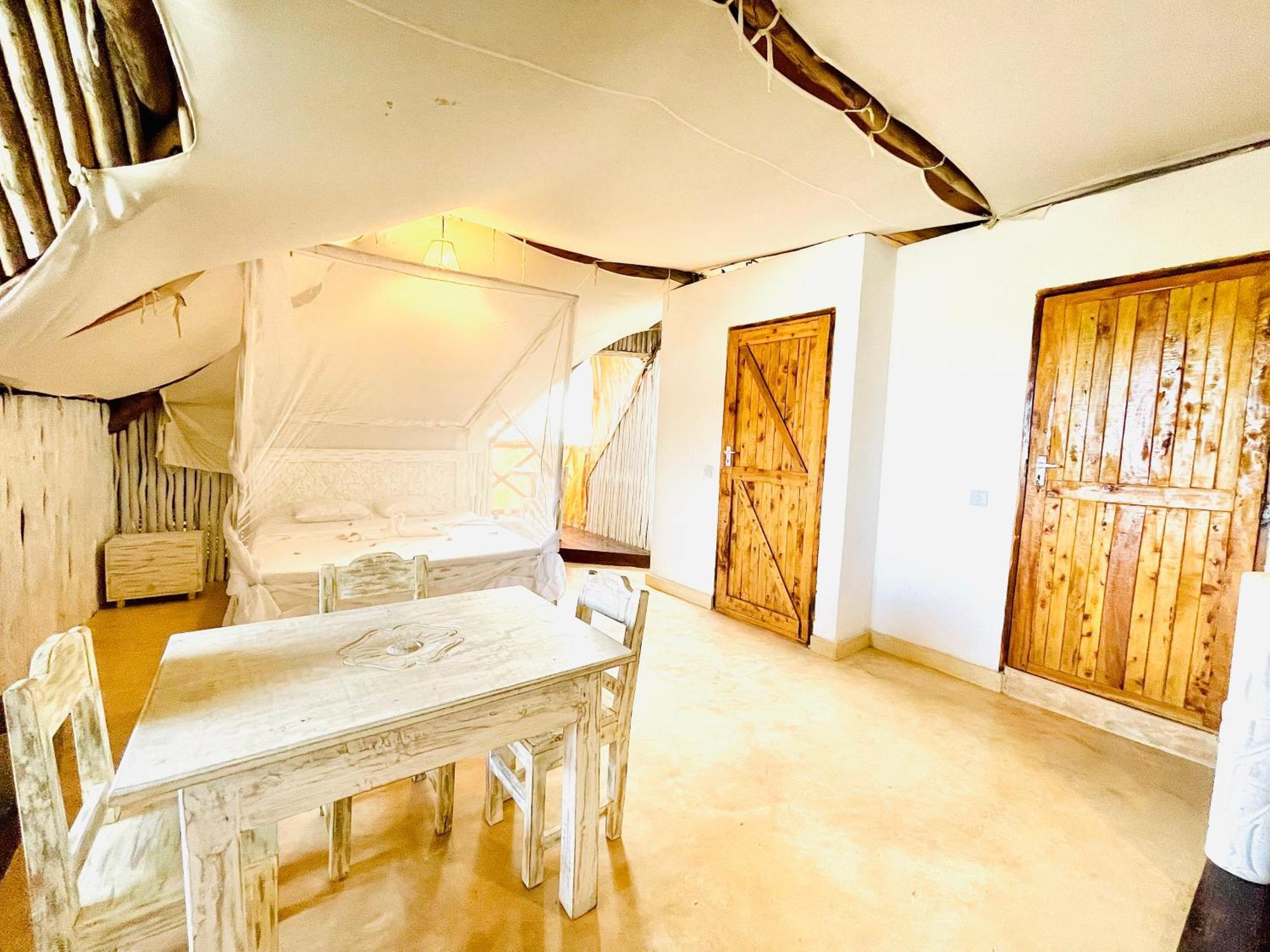 Nyumba Ya Afrika Bed & Breakfast Watamu Exterior photo